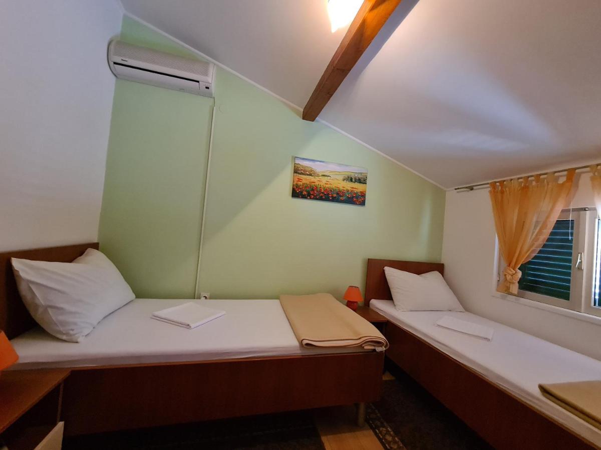 Camp Krka Hotel Lozovac Exterior foto
